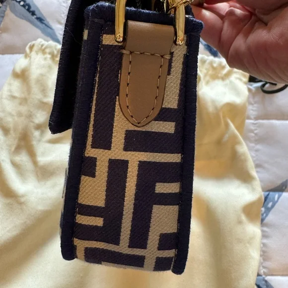 Fendi Baguette Blue and White Crossbody Bag with Iconic Monogram - Picture 4 of 12